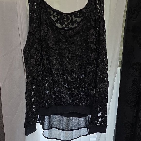 Elegant Black Lace Guess Women's Top - Picture 4 of 4